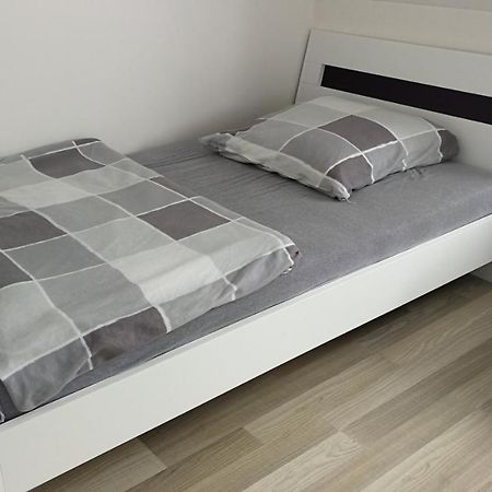 Muenchen Waldperlach Ruhig Und Sehr Schoene Wohnung エクステリア 写真